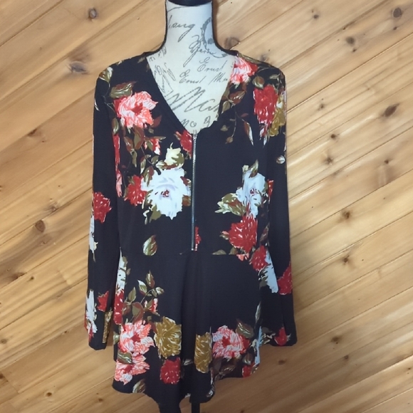 Nextmia Tops - Chic Floral V-Neck Blouse